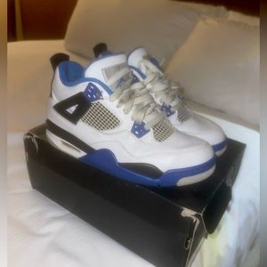 RETRO JORDAN 4 ROYAL BLUE